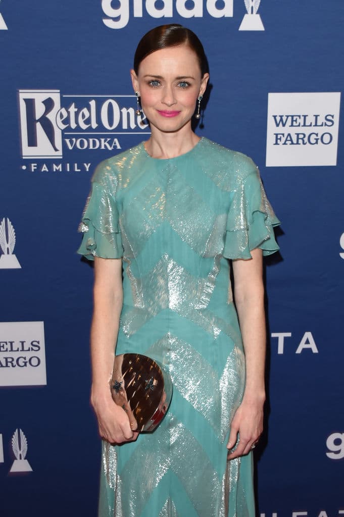 Crypto (2019) - Martin es uno de los agentes del FBI más prometedores de todo Wall Street. Sin embargo, tras una disputa con sus jefes, el joven debe trasladarse a su ciudad natal y trabajar desde allí.
<br>