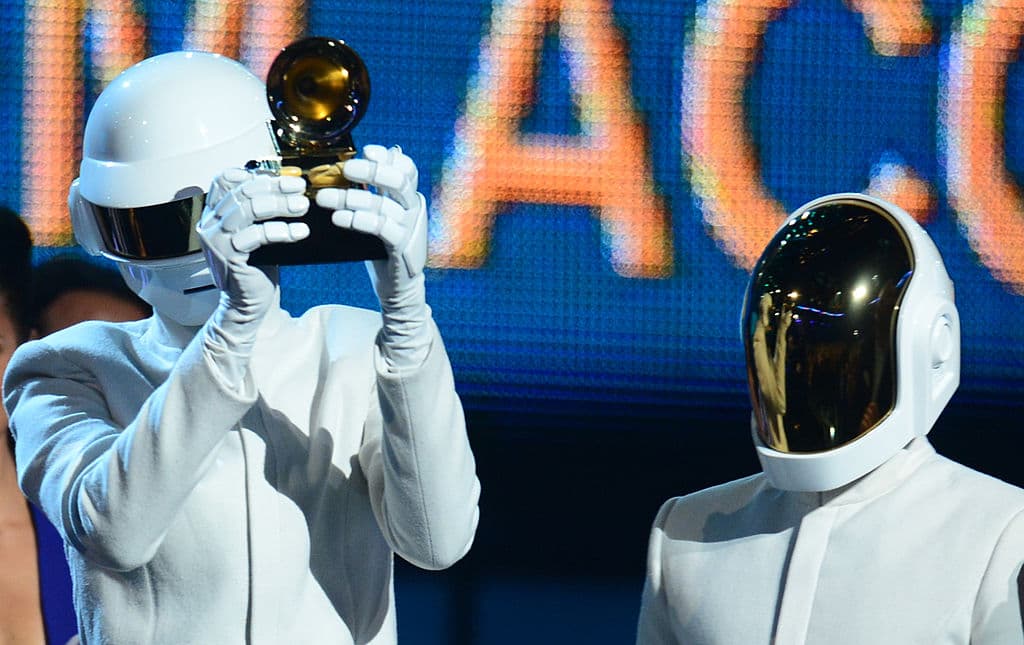 La canción fue tomada de su disco más reciente, Random Access Memories, que ganó el Grammy al álbum del año en 2014.
