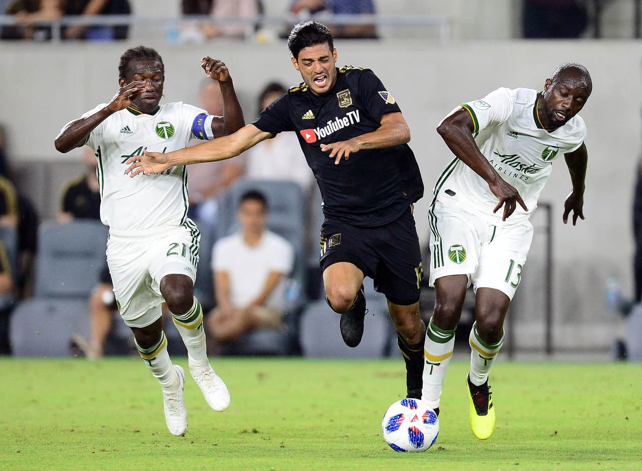 Protestaron por supuesta alineación indebida del LAFC de Carlos Vela