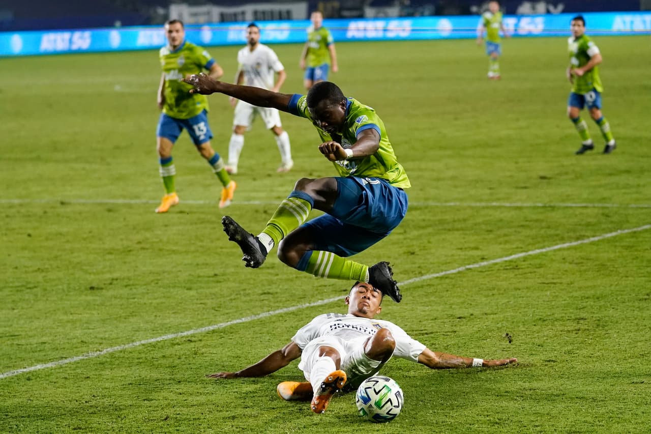 Javier Hernández adelantó al Galaxy al minuto 78 y Raúl Ruidiaz se encargó de empatar el encuentro en el último minuto del partido.