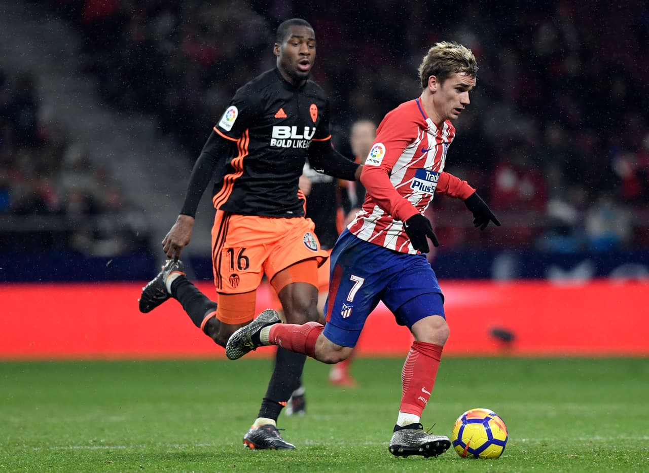 Con esta victoria el Atlético llegó a 49 puntos, nueve más que el Valencia, equipo que está en mala racha tras perder ante los equipos de Madrid.