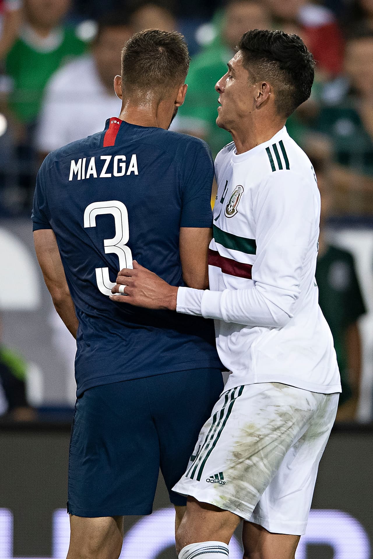 Édson Álvarez fue uno de los jugadores del 'Tri' que fue a recriminarle su actitud al jugador estadounidense, propiedad del Chelsea.