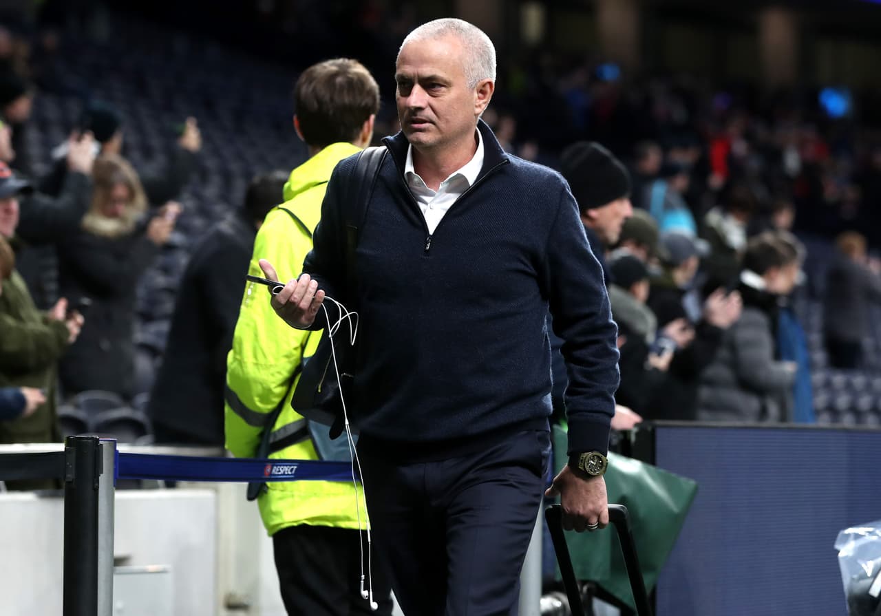 Previo al encuentro el estratega de los Spurs se relajaba escuchando música.