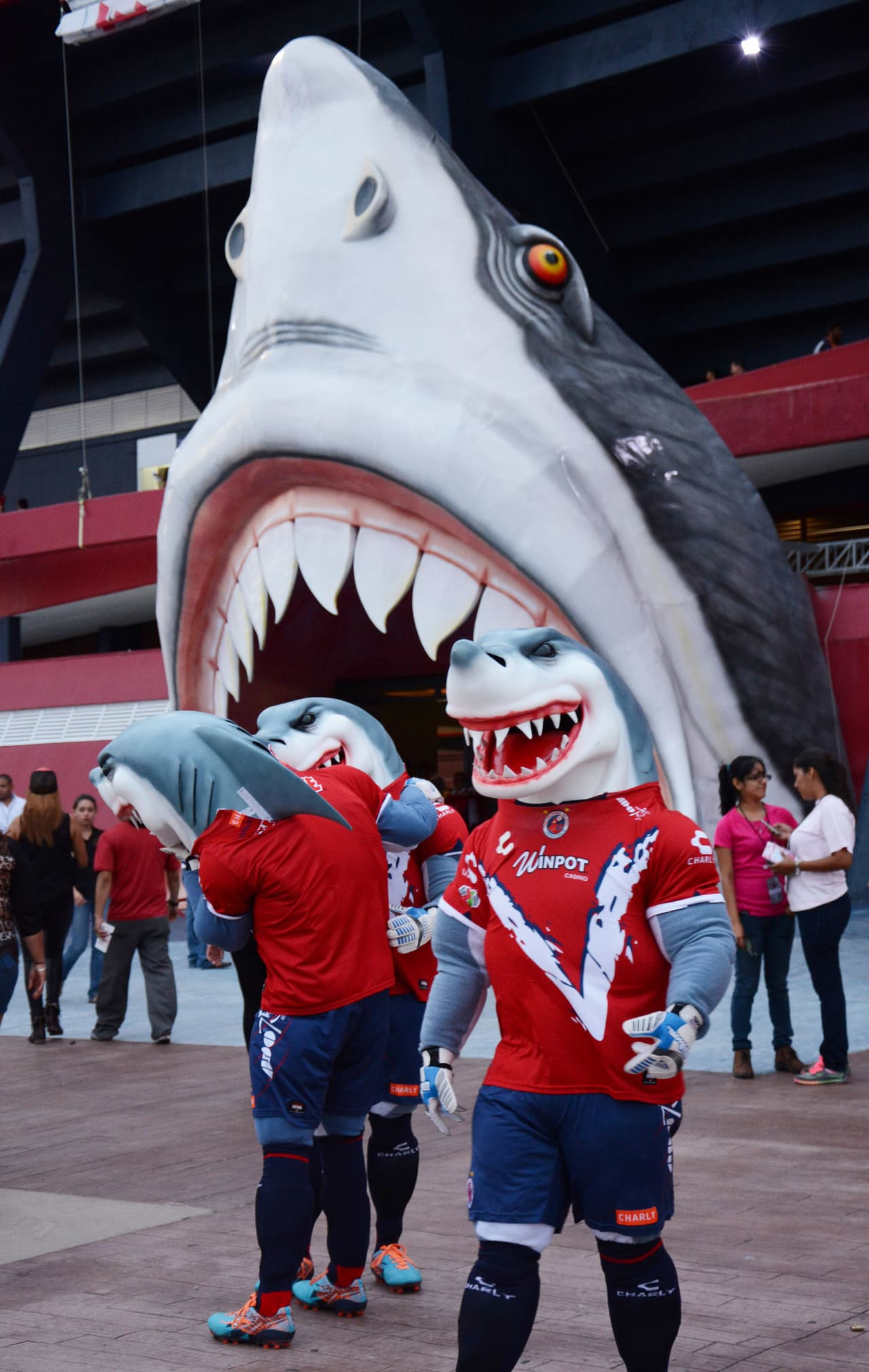 El colorido de la afición en la Jornada 13