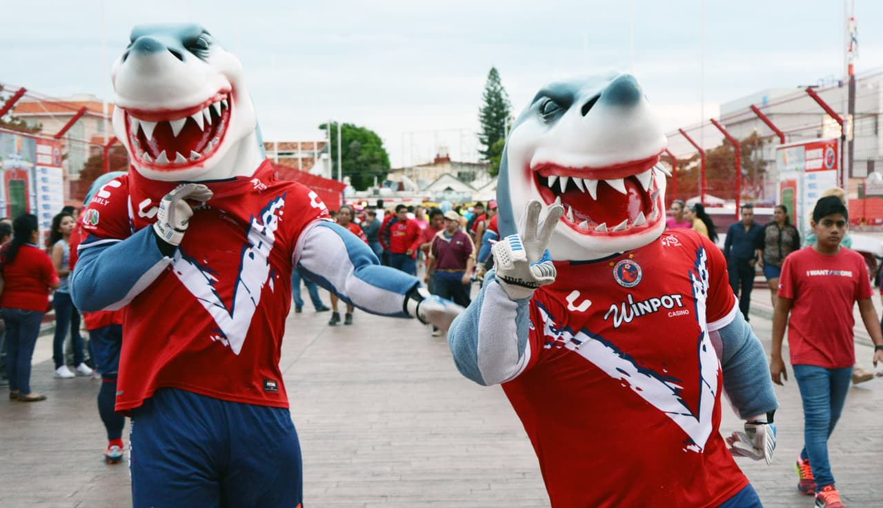 El colorido de la afición en la Jornada 13