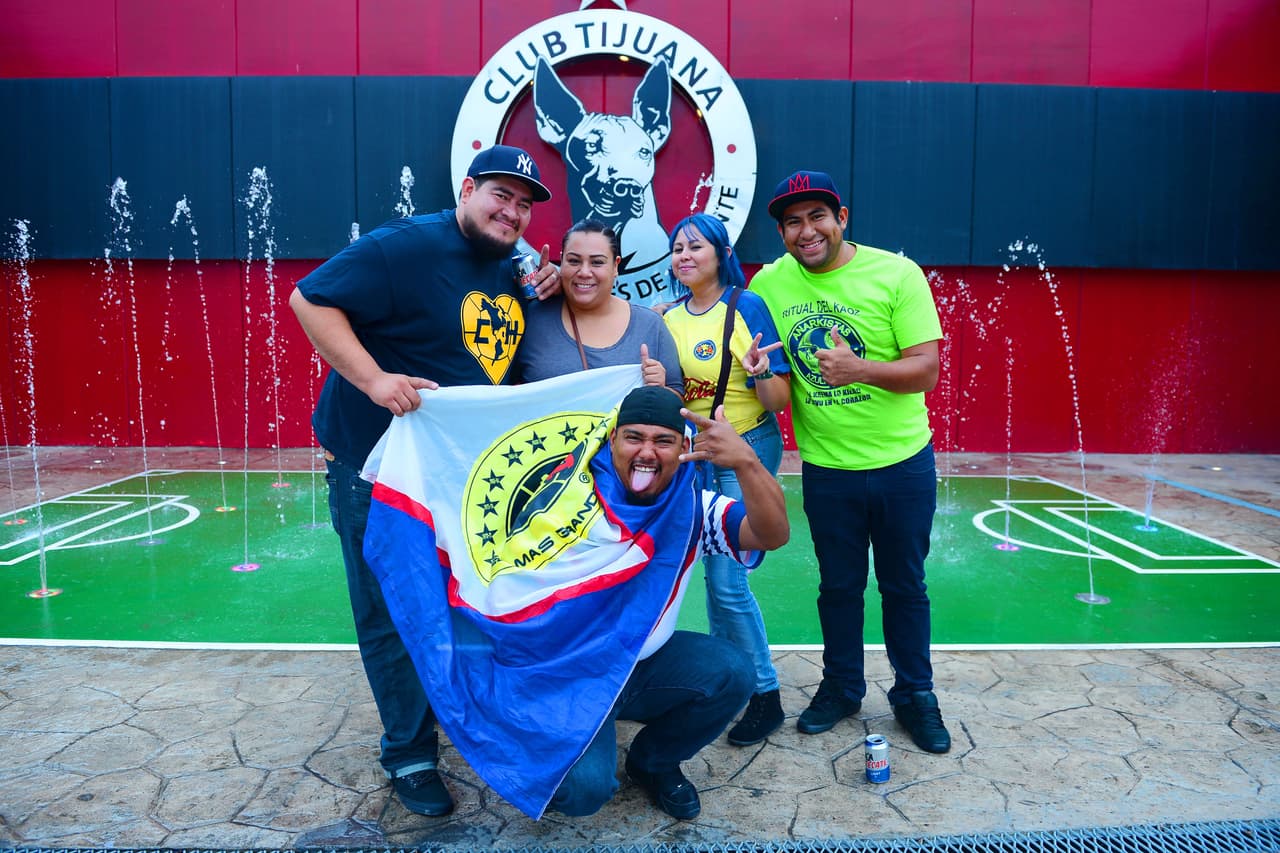 El colorido de la afición en la Jornada 13