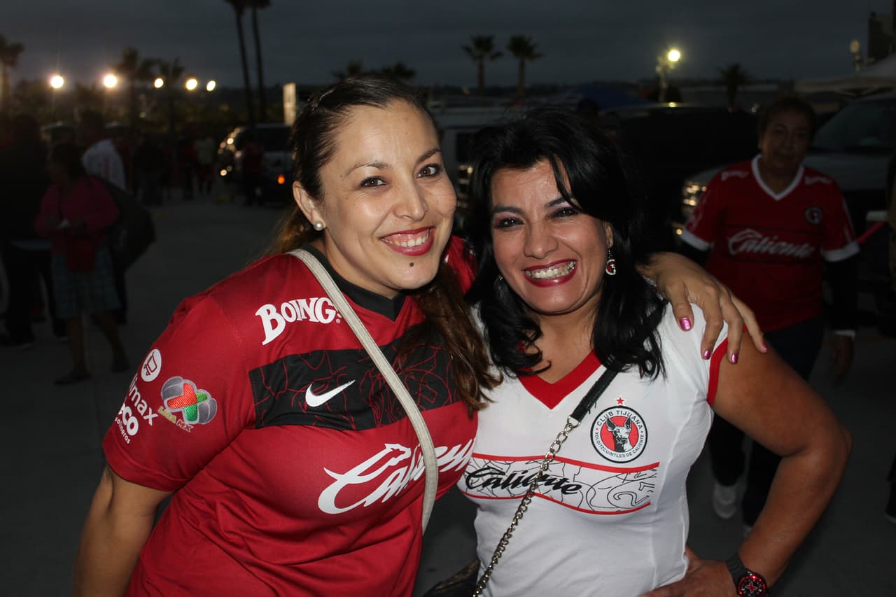 El colorido de la afición en la Jornada 13