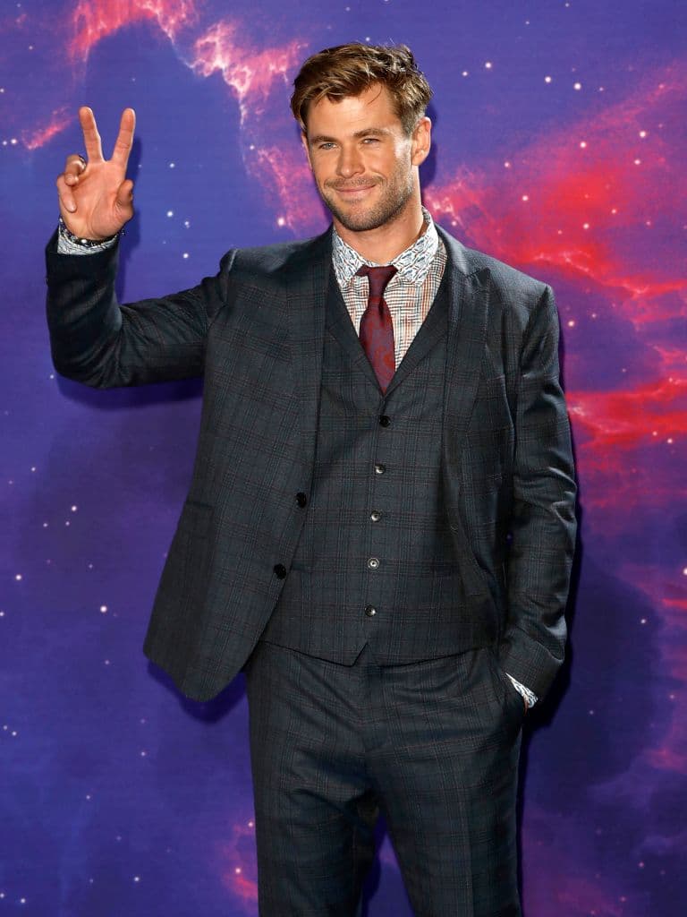 Thor: Ragnarok (2017) - Thor está preso al otro lado del universo sin su poderoso martillo y se enfrenta a una carrera contra el tiempo.
<br>