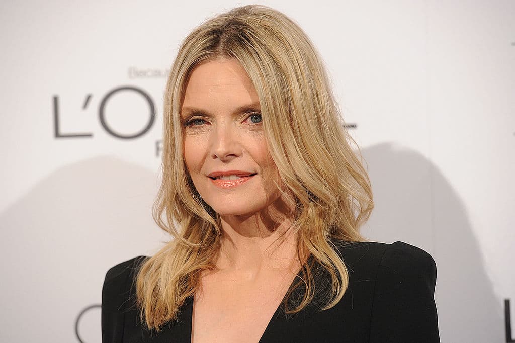 Dark Shadows (2012) - En 1752, los Collins y su hijo Barnabas zarpan de Liverpool con destino a América para librarse de la misteriosa maldición que pesa sobre su familia.
<br>