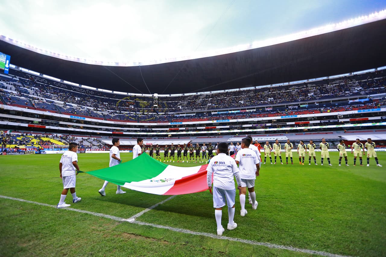 <b>Lo peor: </b>a pesarde que la directiva del América puso todos los boletos a 15 pesos (90 centavos de dolar), la afición 'azulcrema' no respondió y sólo un tercio del estadio se ocupó.