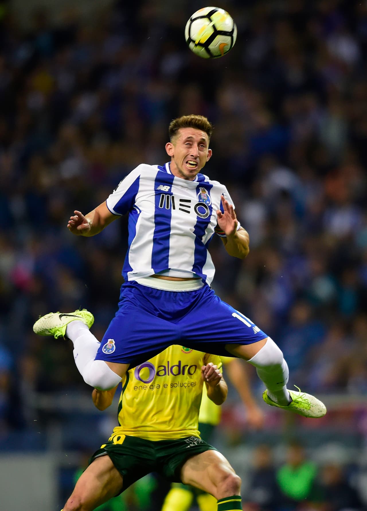 F.C. Porto [6]-1 Paços Ferreira: Jesús 'Tecatito' Corona se reportó con un gol y una asistencia en este importante tirunfo de los Dragones. Junto a él, Héctor Herrera fue titular, mientras que Diego Reyes no jugó y Miguel Layún no fue citado.