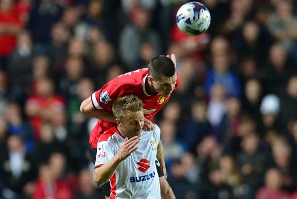 Manchester United buscó reaccionar en el partido, pero los intentos al frente fueron fallidos por sus jugadores.
