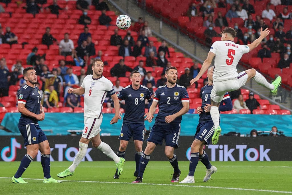 Ni Inglaterra ni Escocia logran anotar y el público se queda enfadado tras el empate 0-0.
