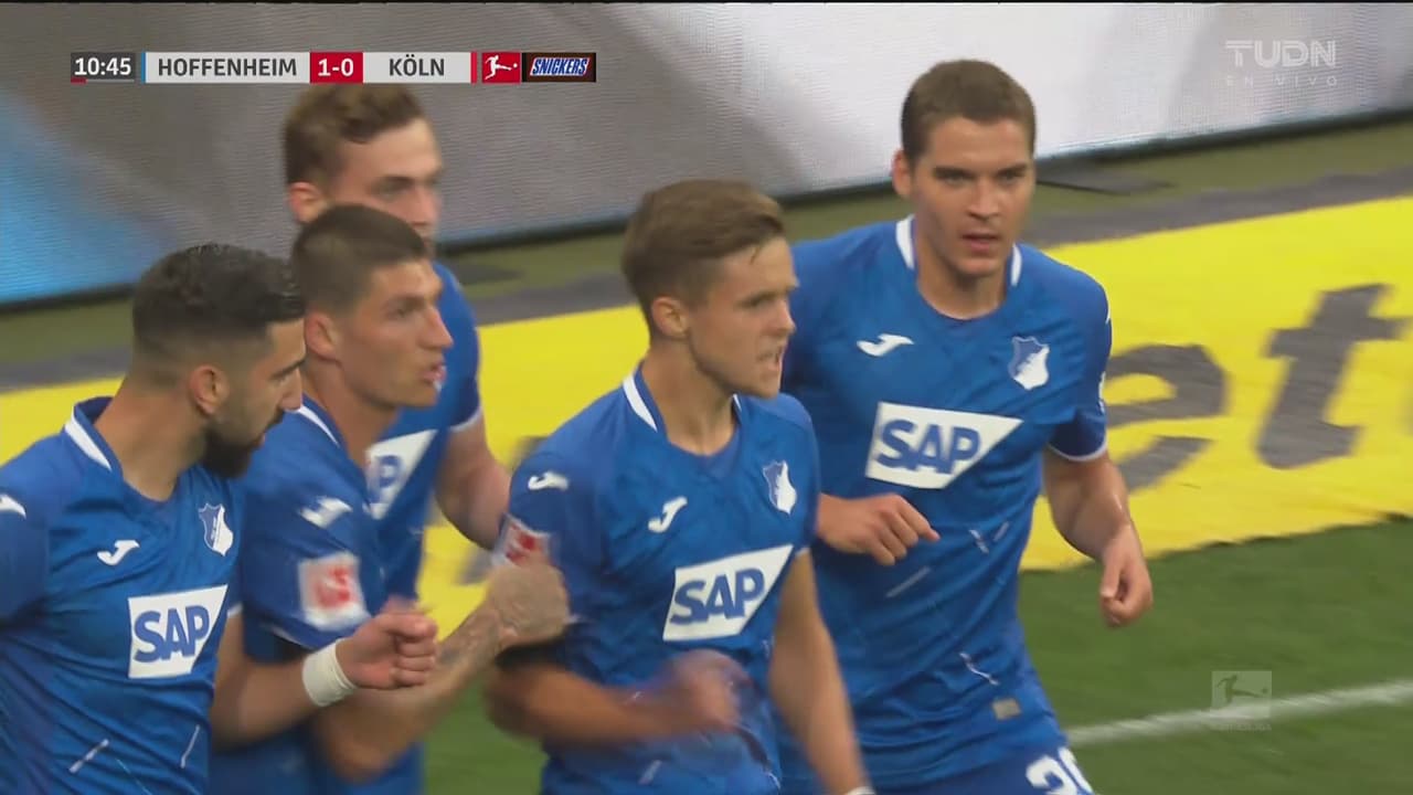 ¡Menos mal se resbaló! Hoffenheim abre la cuenta sobre el Köln con curiosa caída incluida
