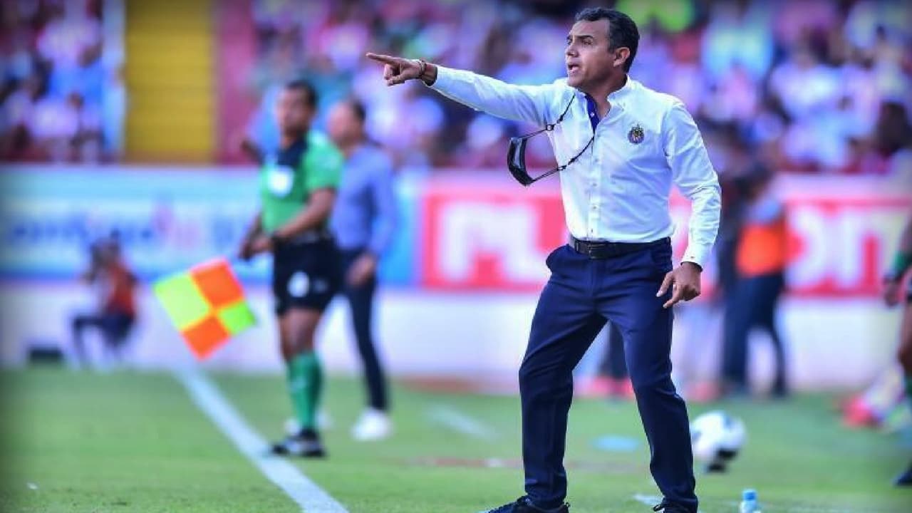 ¡Oficial! La 'Cadeneta' sigue su rumbo en el banquillo de Chivas