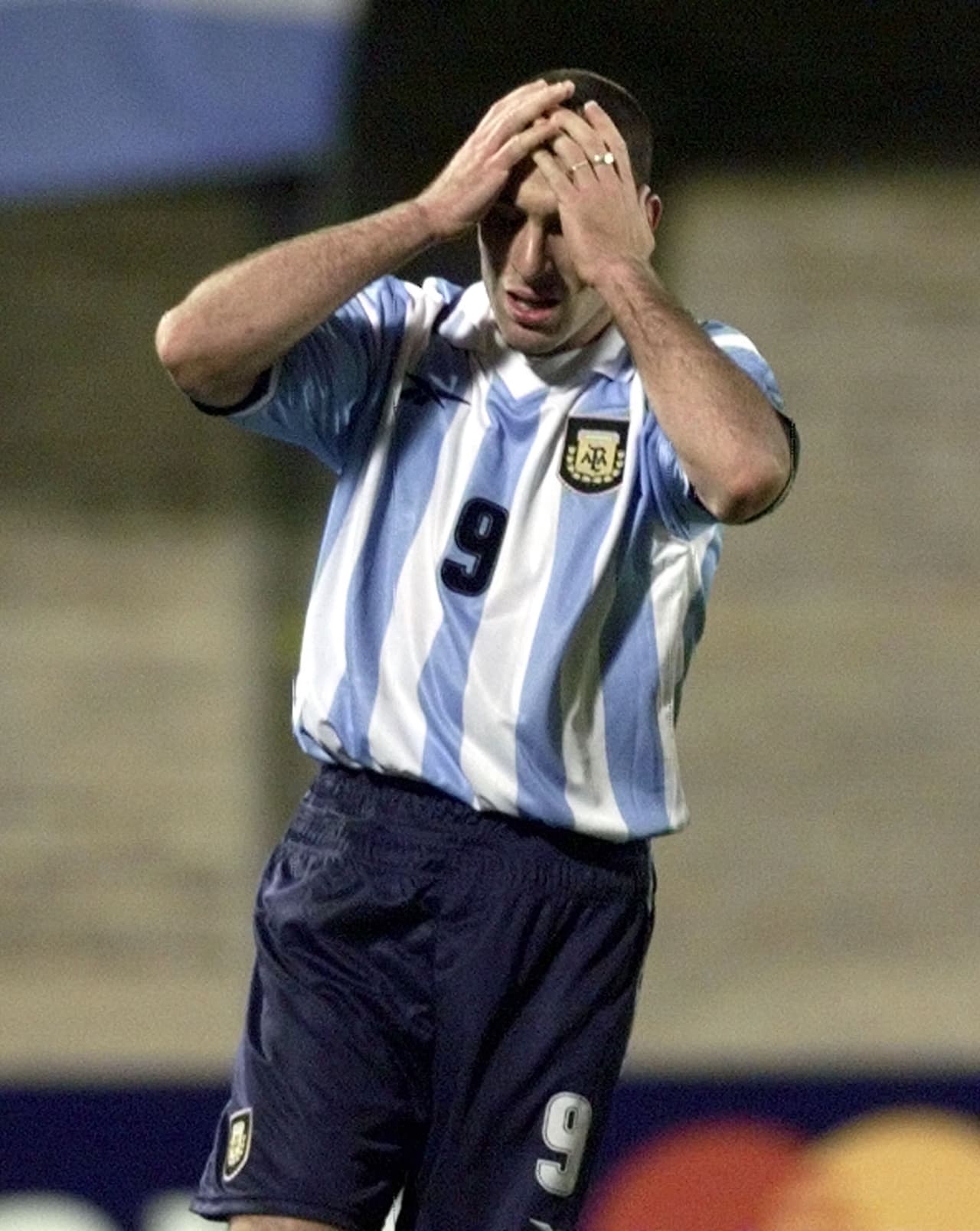 Allí comenzó la noche negra de Martín Palermo, que erró el primer penalti poco antes del final del primer tiempo, en medio de su incredulidad porque pasaba una muy buena racha goleadora.