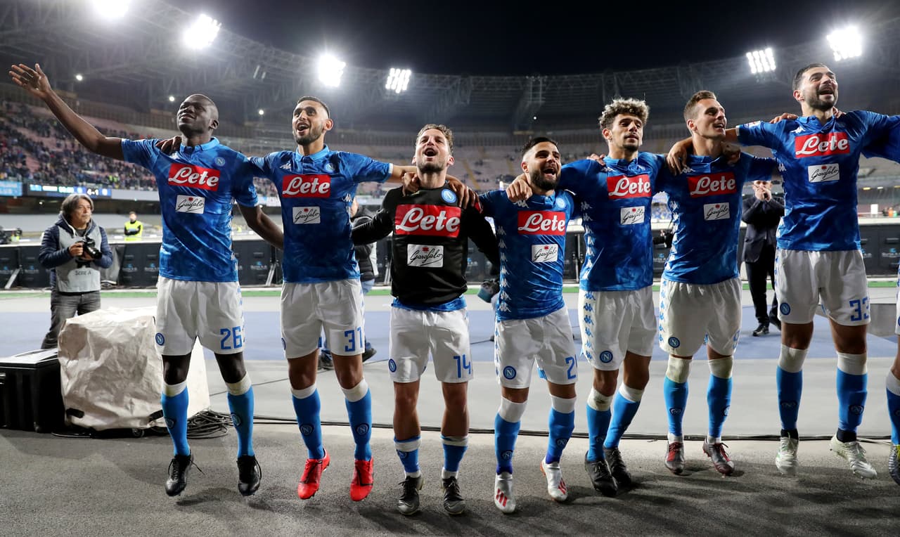 La escuadra napolitana no gana una Serie A desde hace 30 años cuando se coronó por segunda vez en su historia en la temporada 1989-1990, donde finalizaron dos puntos por encima del Milan con una cosecha de 51 unidades en 34 juegos.