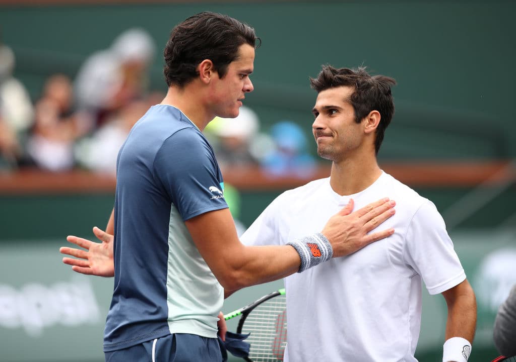 Y aunque Raonic entregó el primer set, se impuso por parciales de 4-6, 6-4 y 6-4 para avanzar a la siguiente fase del torneo tras 1:56 horas de partido.
