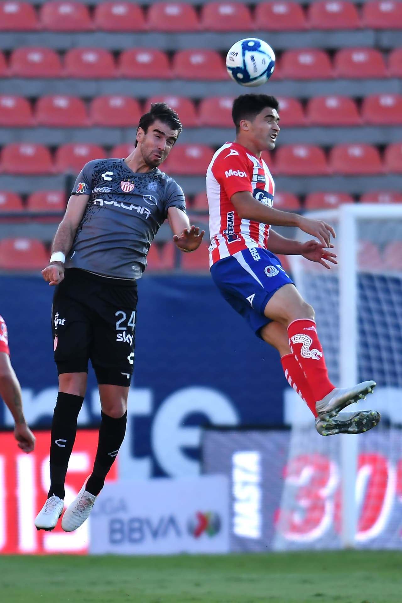 Con goles de Mauro Quiroga al 32 y Cristian Calderon al 90+3 el Necaxa se impone de visita 0-2.