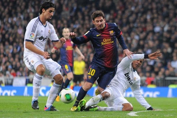 En el Mundial de Sudáfrica , Diego Armando Maradona le mandó a hacer una 'torta' o 'pastel' en Pretoria.