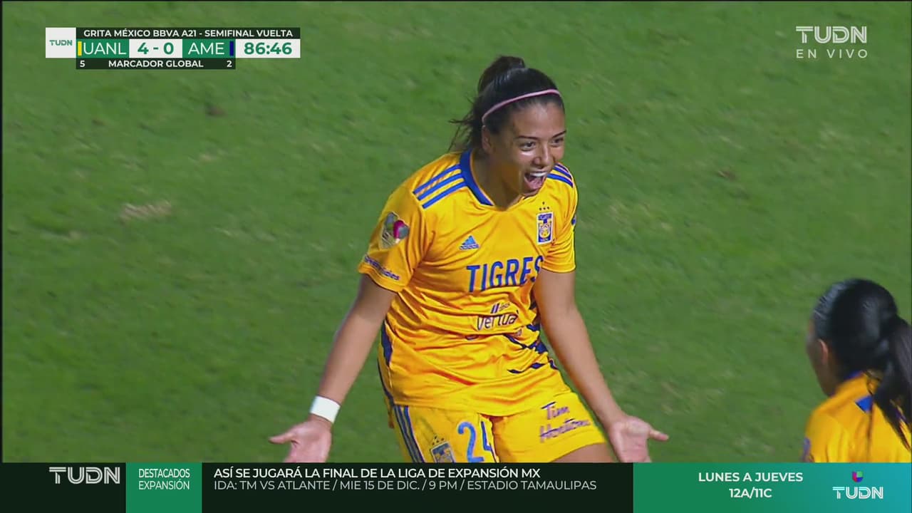 ¡No se conforman! María Sánchez marca el 4-0 con un cabezazo letal