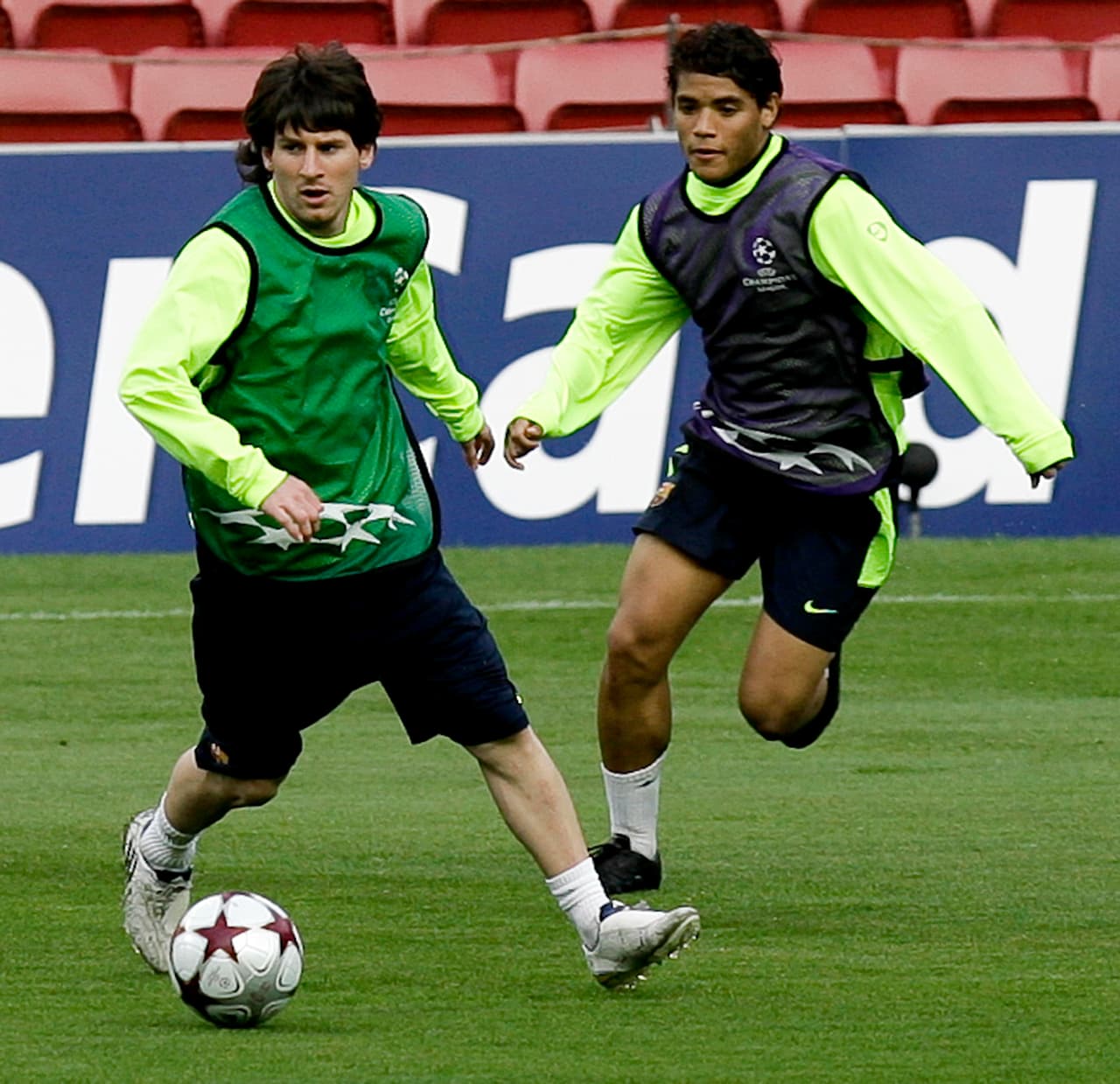 De hecho, pronto también jugó en la Champions League en un partido ante el Inter de Milán, ingresando por Andrés Iniesta en los últimos minutos.