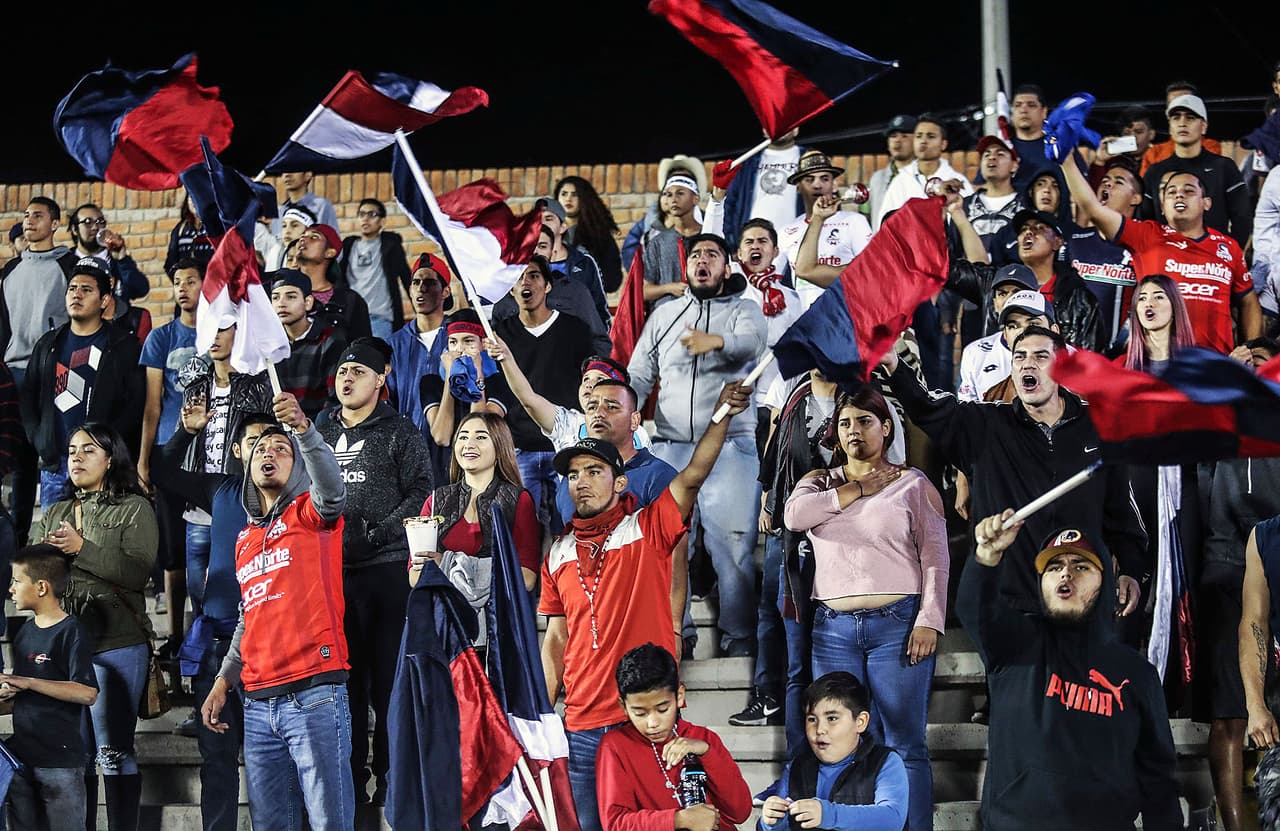 Unas cuantas decenas de aficionados hicieron el viaje a Hermosillo desde San Luis Potosí para apoyar a su equipo que llegaba como el desfavorecido de esta eliminatoria.