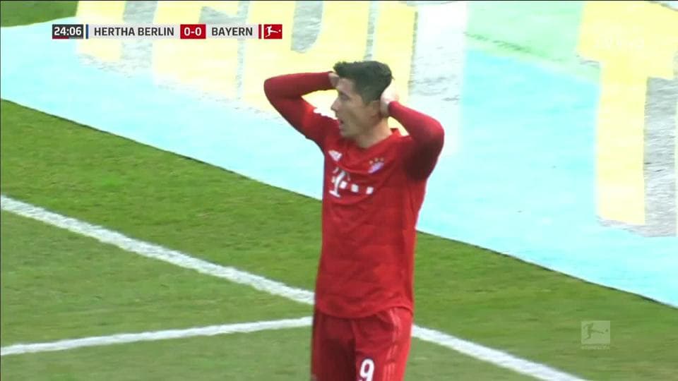 Tiro desviado de Robert Lewandowski