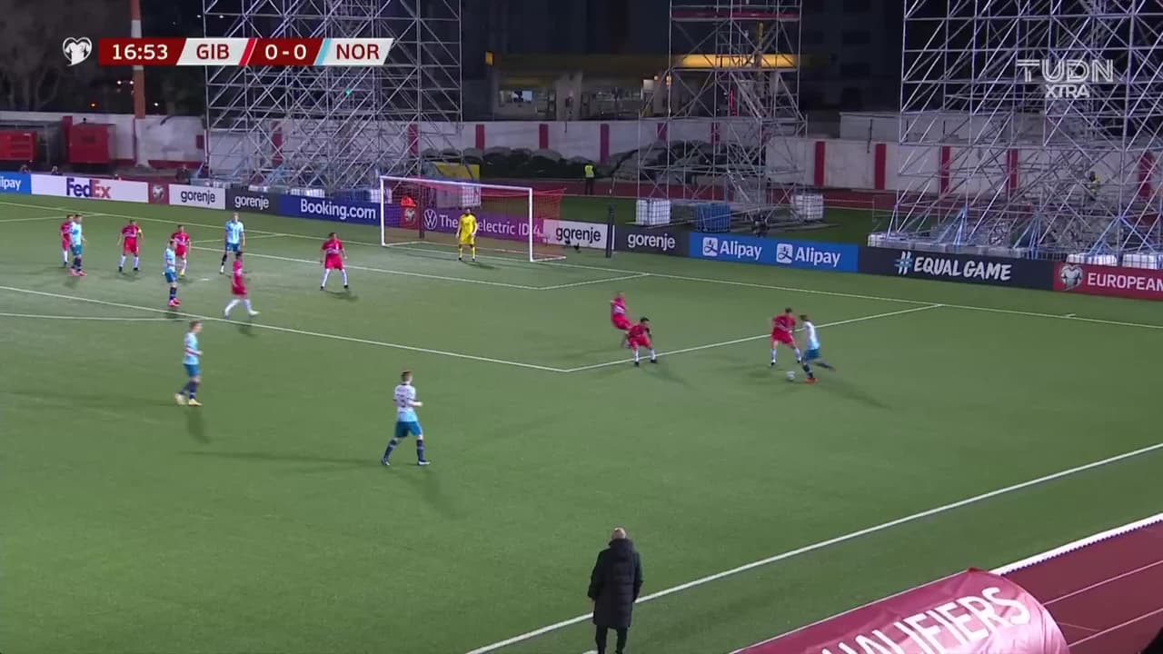 ¡TIRO ATAJADO! disparo por Martin Odegaard.