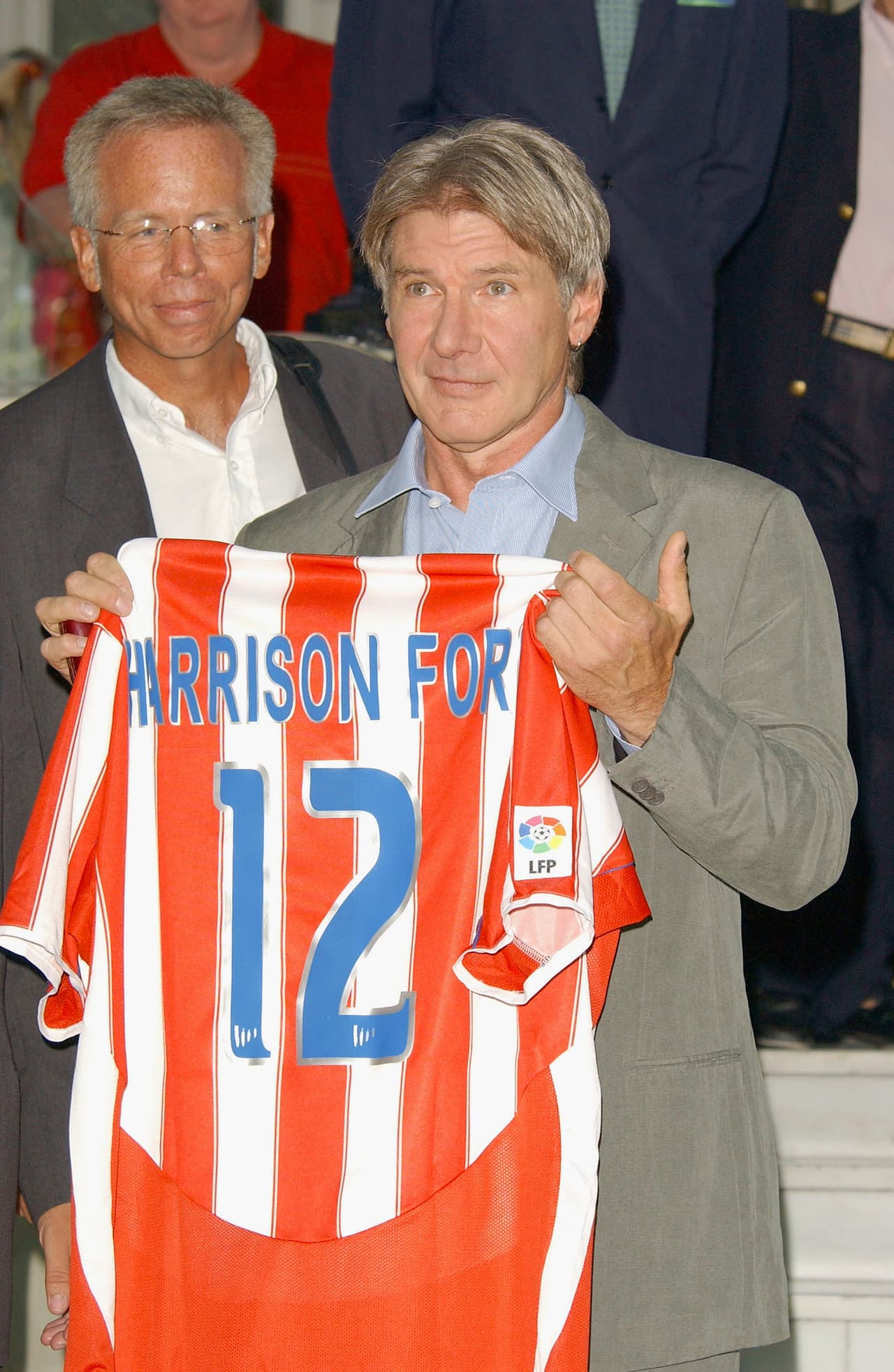 Harrison Ford también vistió el jersey del Atlético promocionando su trabajo en 'Hollywood Homicide', al lado de Josh Hartnett.