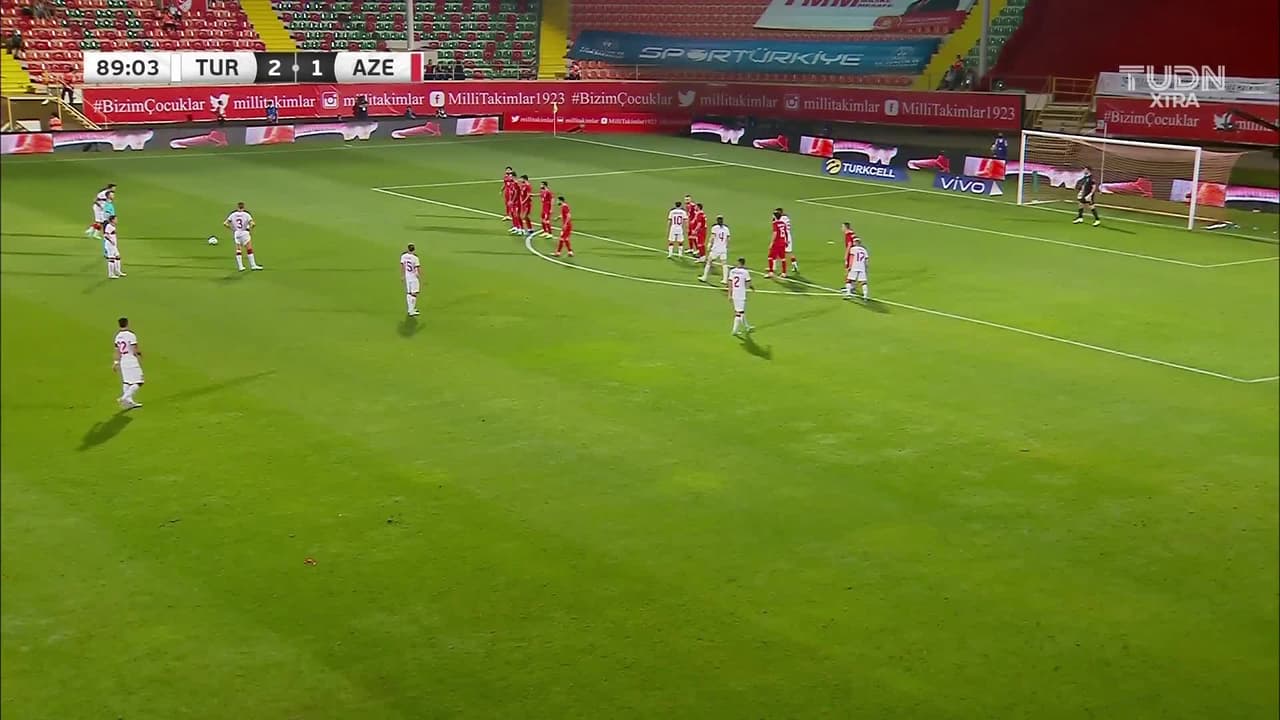 ¡TIRO ATAJADO! disparo por Enes Unal.