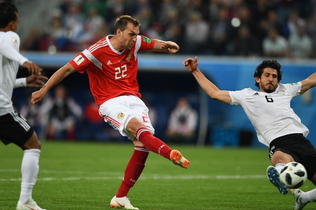 A los 62 minutos, en una brillante jugada de Mário Fernandes, el delantero Artem Dzyuba encontró un resquicio en el área para rematar de primera intención y vapulear la cabaña egipcia con el 3-0.