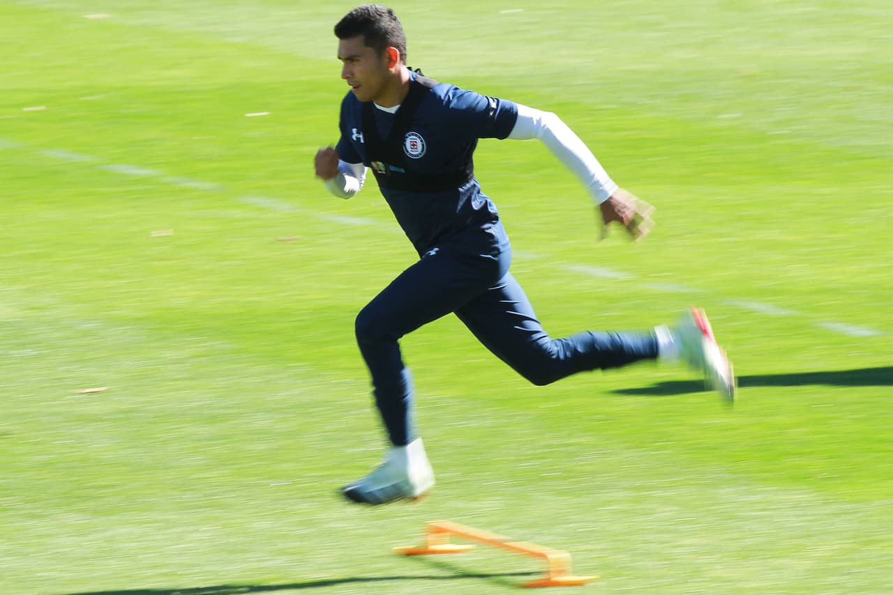 Orbelín Pineda fue uno de los jugadores destacados el pasado torneo con Chivas de Guadalajara y ahora busca darle un valor agregado a Cruz Azul para ser campeón.