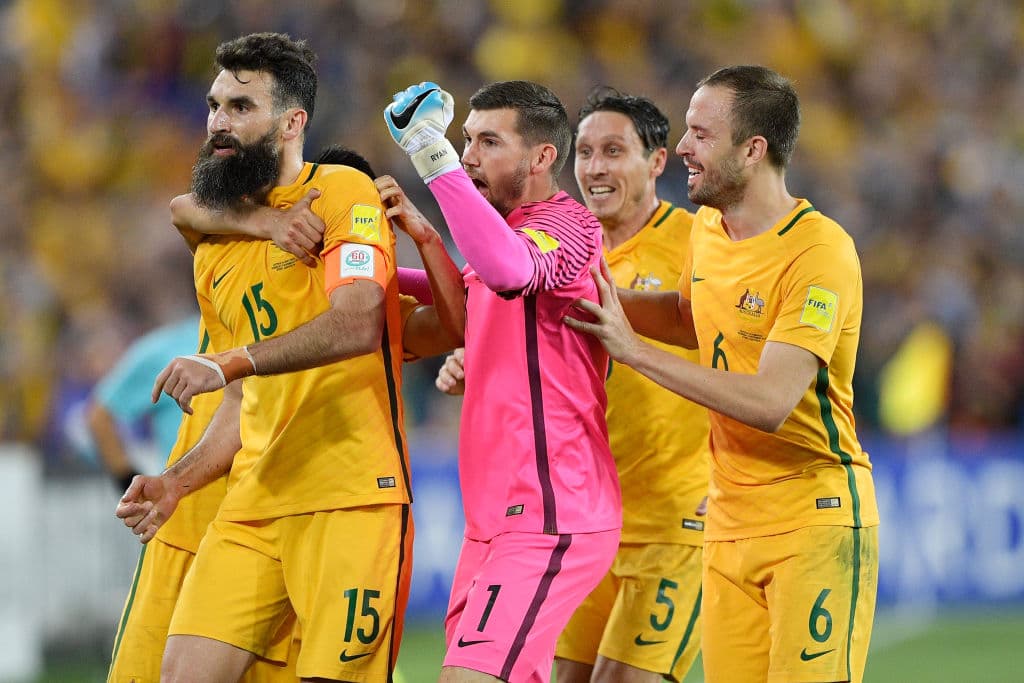 Con un 'hat-trick' de Mile Jedinak, Australia venció 3-1 a Honduras y se clasificó al Mundial