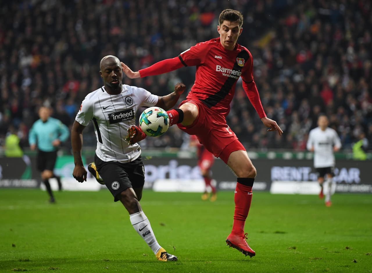 FRANKFURT AM MAIN, GERMANY - NOVEMBER 25: Jetro Willems of Frankfurt and Kai Havertz of Leverkusen compete for the ball during the Bundesliga match between Eintracht Frankfurt and Bayer 04 Leverkusen at Commerzbank-Arena on November 25, 2017 in Frankfurt am Main, Germany. (Photo by Matthias Hangst/Bongarts/Getty Images)
