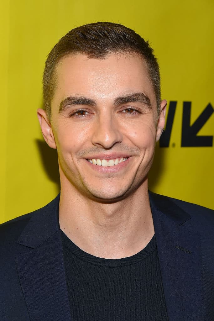 Para Schmidt y Jenko ésta es una gran oportunidad para demostrar lo que valen. El problema es que todo lo que creían saber sobre la adolescencia, el sexo, las drogas y el rock and roll ya ha pasado a la historia: los chicos de hoy no se parecen en nada a los de antes.
<br>