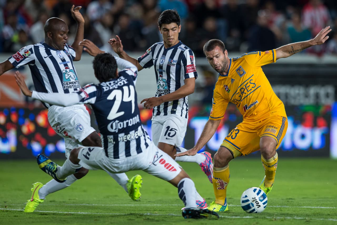 En la ida y en la vuelta ante Pachuca en cuartos, Tigres sacó empates a un gol. Pasó por mejor posición en la tabla general.