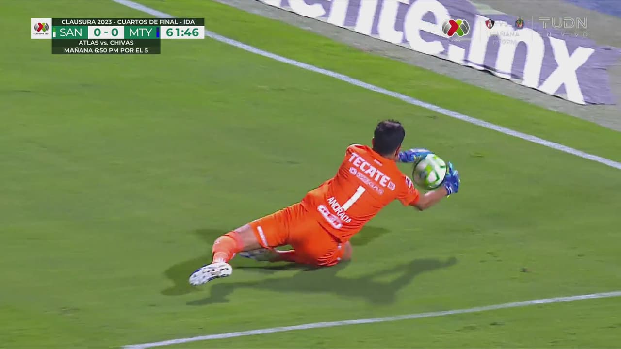 ¡Salió a cazar gallinas! Andrada mide mal y casi regala otro tiro de esquina