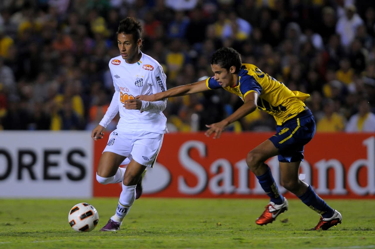 Era el 2011 cuando el América de México se hallaba en instancias decisivas de Copa Libertadores y Liga MX. Pero no podía usar el Estadio Azteca por un concierto de la banda de rock irlandesa U2.