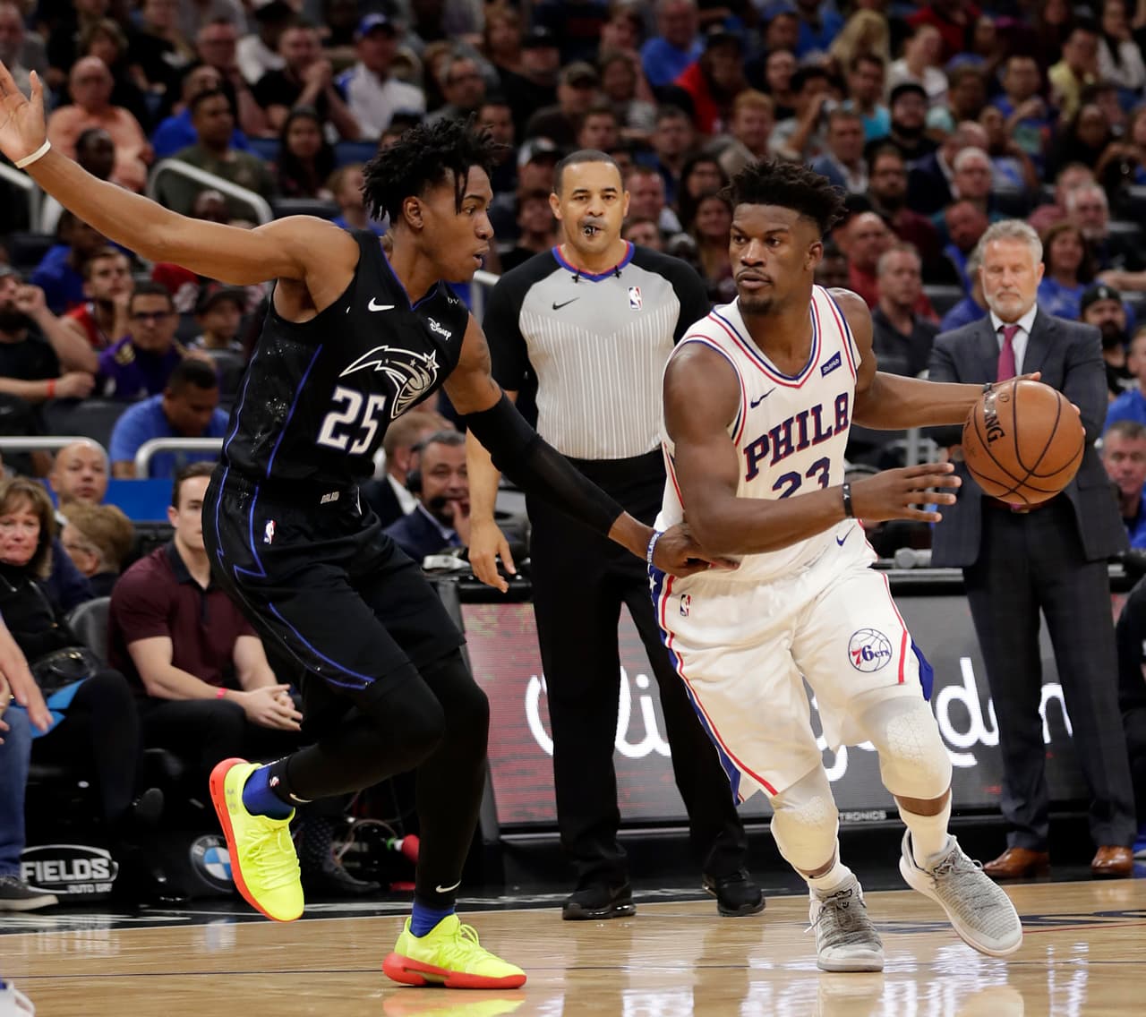 <b>Philadelphia 106-111 Orlando</b>. Sin duda la nota del partido fue el debut de Jimmy Butler con los 76ers y lo hizo de manera gris, apenas 14 puntos y en un rol discreto.