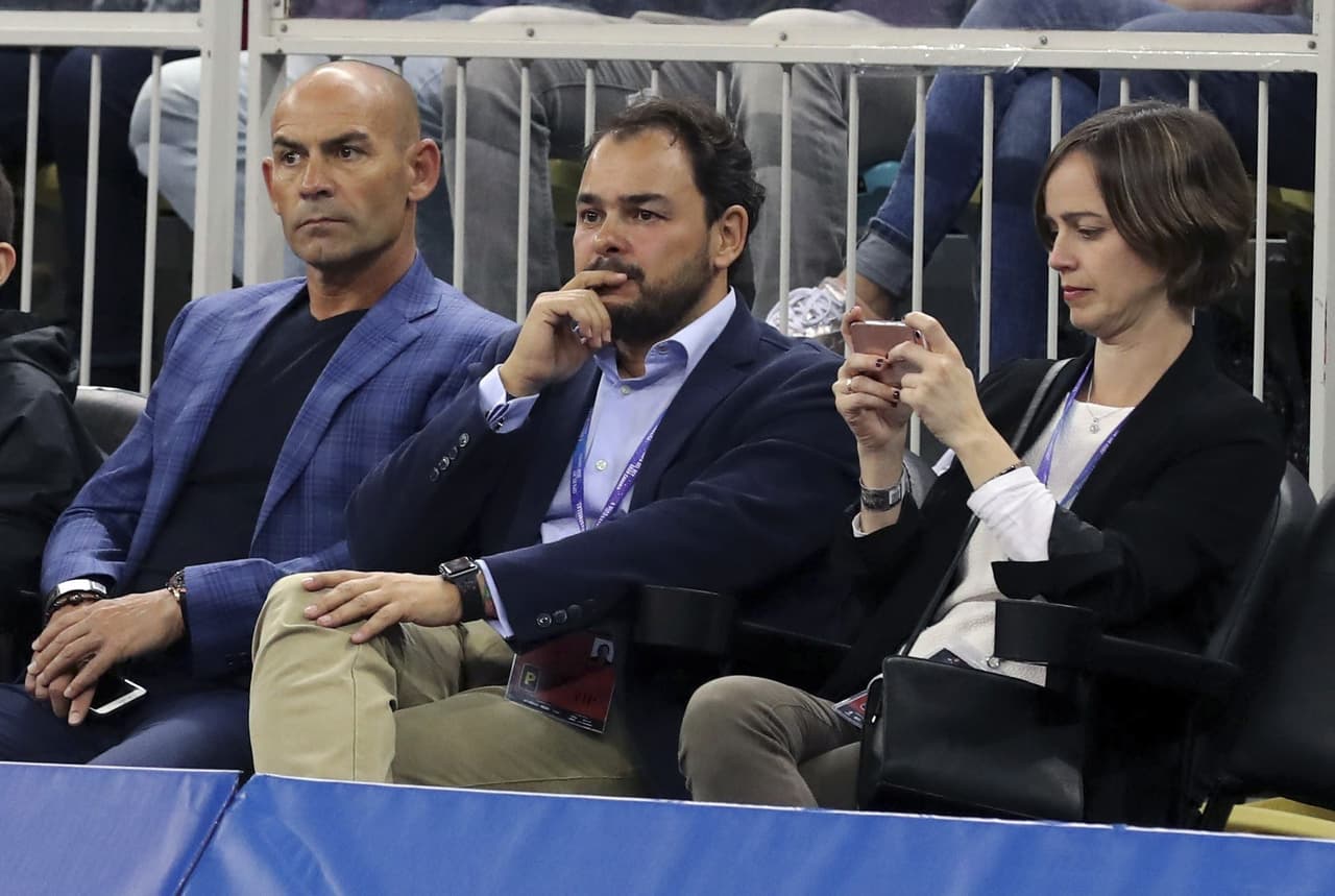 El Gran Canaria Arena, además de contar con la presencia de los mejores jugadores del momento en España, tuvo a Paco Jémez en las tribunas. No la pasa mal el ex entrenador de Cruz Azul.