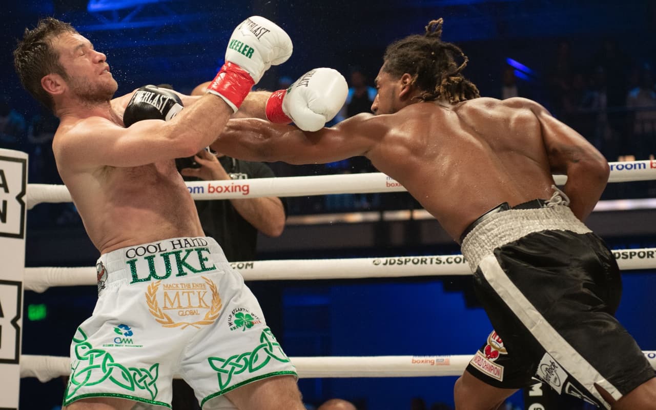 Demetrius Andrade noqueó a Luke Keeler en nueve rounds para retener su cetro mediano de la OMB.