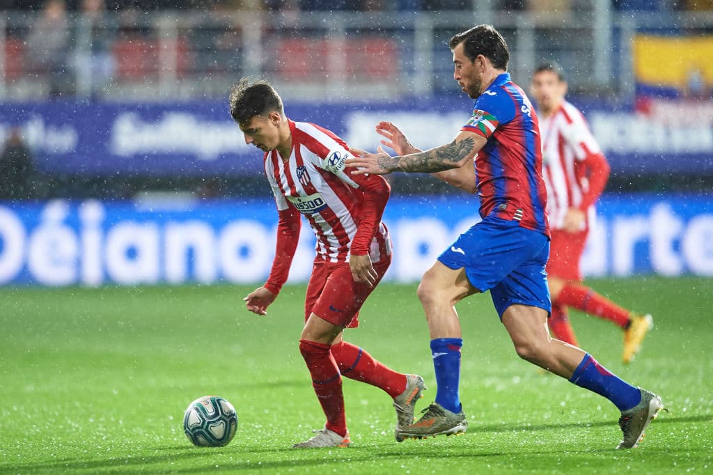 Con goles de Esteban Burgos y Edu Exp´´osito, el Eibar gana y ocasiona la tercer derrota del Atlético en lo que va del torneo.
