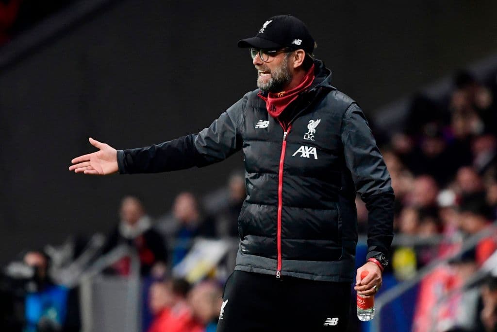 Infraccionan a Salah y Klopp reclama la inexistencia de la falta de parte del atacante egipcio.