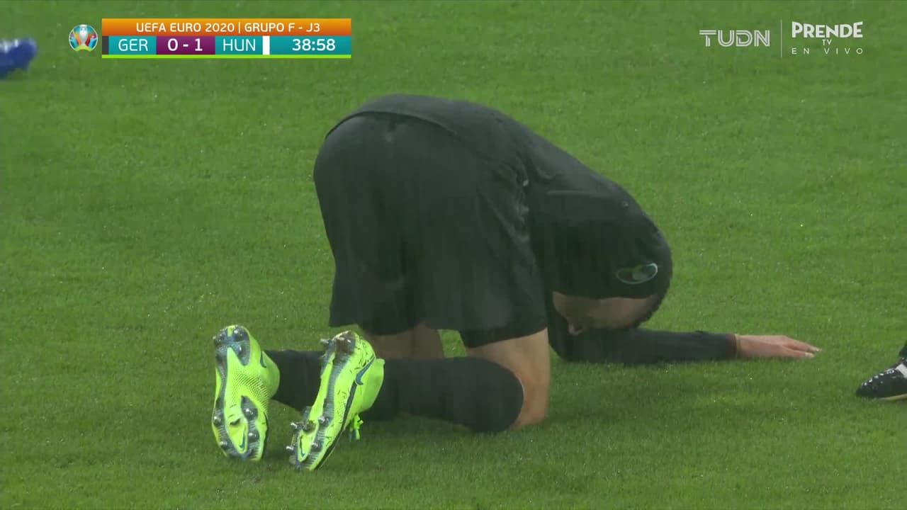 ¡TIRO ATAJADO! disparo por Roland Sallai.