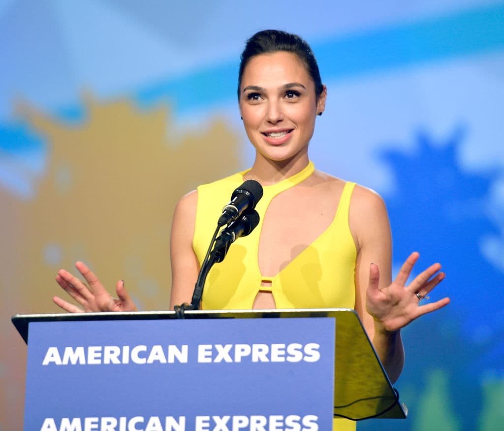 Algunos otros intentaron llamar la atención sobre el servicio de Gadot en las Fuerzas de Defensa de Israel (FDI) de 2005 a 2007.