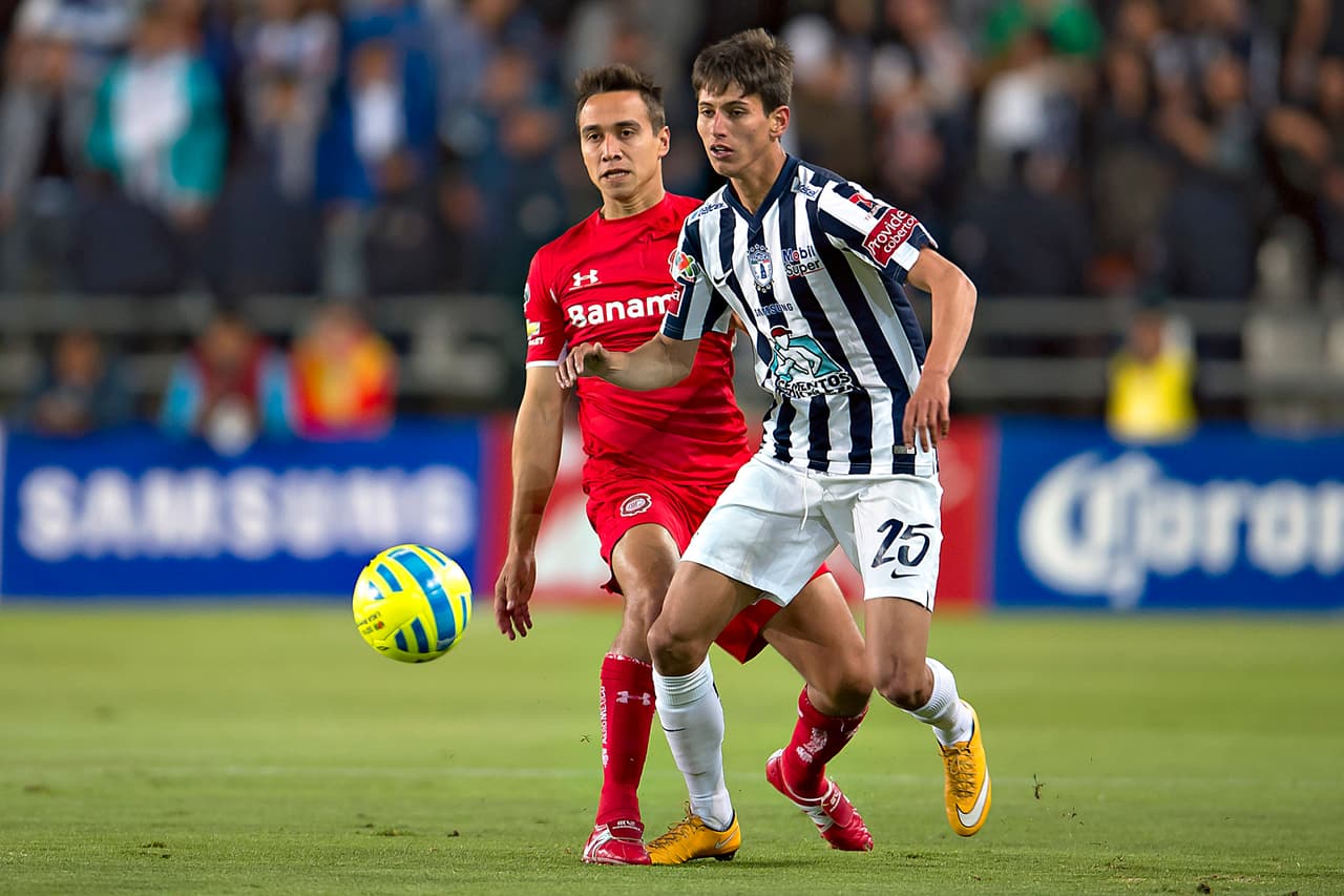 Matías Alustiza, es el jugador clave del Puebla en los últimos años. Sus gambetas, jugadas de primera y en especial sus goles le han servido a la Franja para mantenerse en primera división y de paso ganar la Copa MX.
