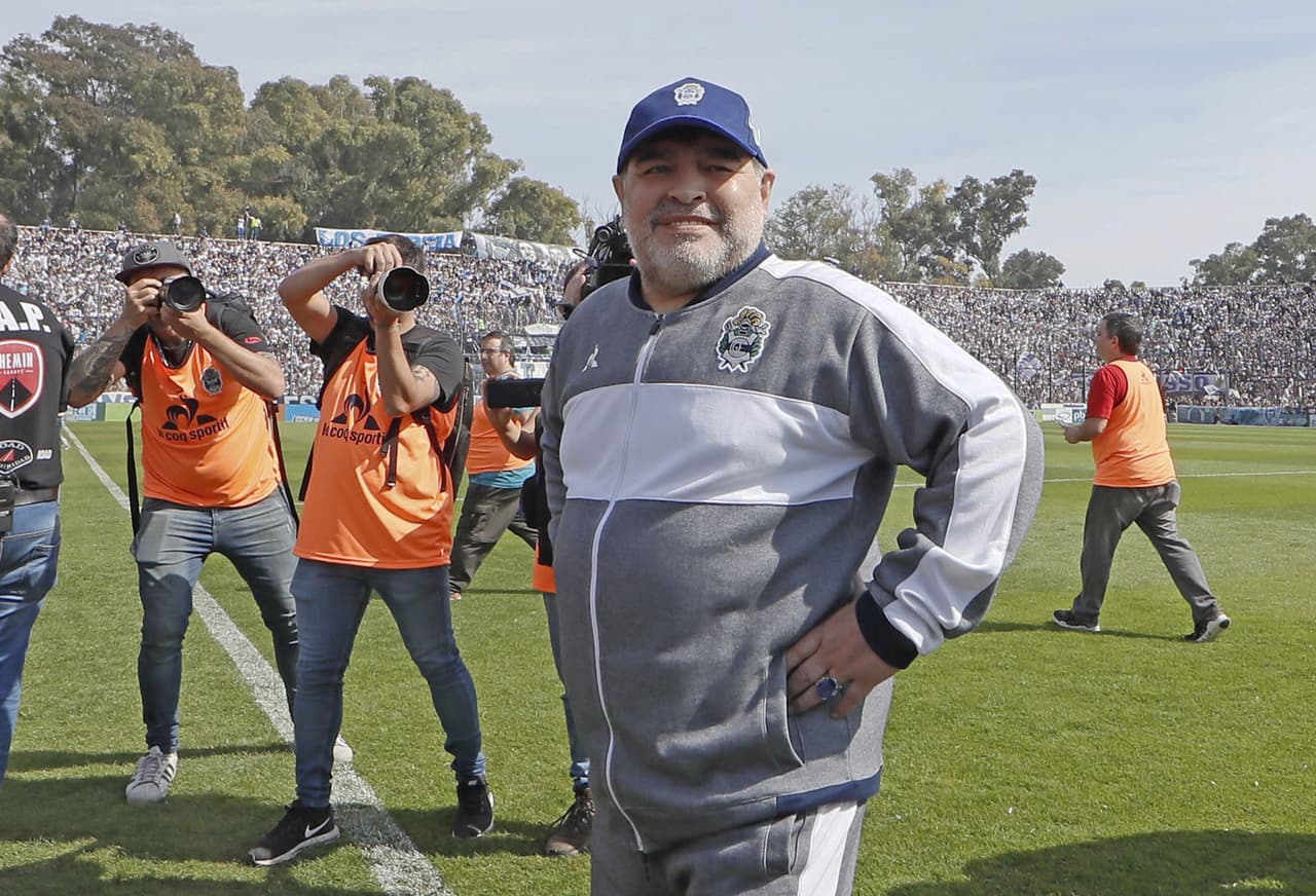 Maradona pierde en su debut como técnico del Gimnasia