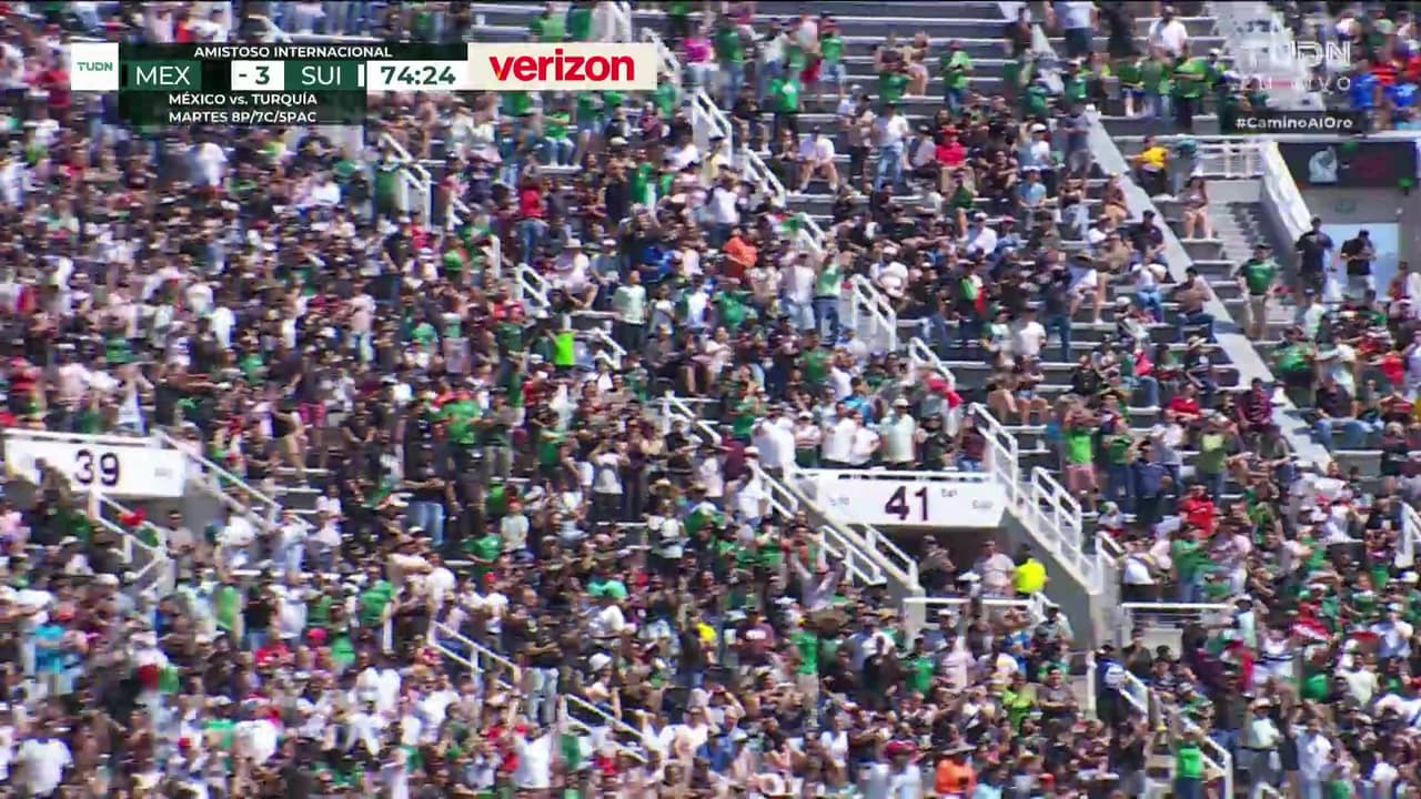 ¡GOL!  anota para México. Ángel Sepúlveda