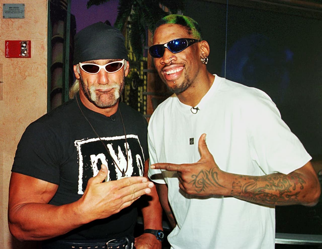 Dennis Rodman - Una de las más grandes estrellas de la NBA –recordado por sus extravagantes cortes de pelo y su paso por los Chicago Bulls– también hizo parte de la WWE. Su última pelea fue en 1999.